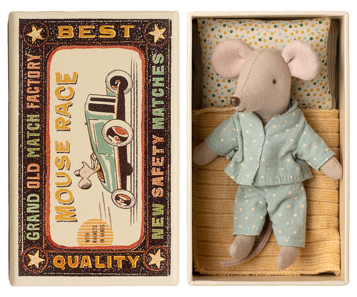 Kleiner Bruder in der Schachtel